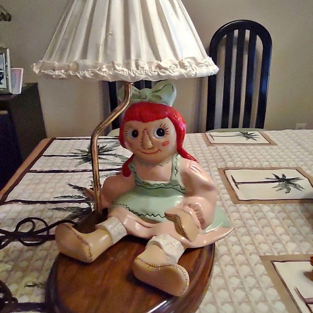 VINTAGE 1970s Holland Mold Ceramic Raggedy Ann original shade Table Bedside Lamp